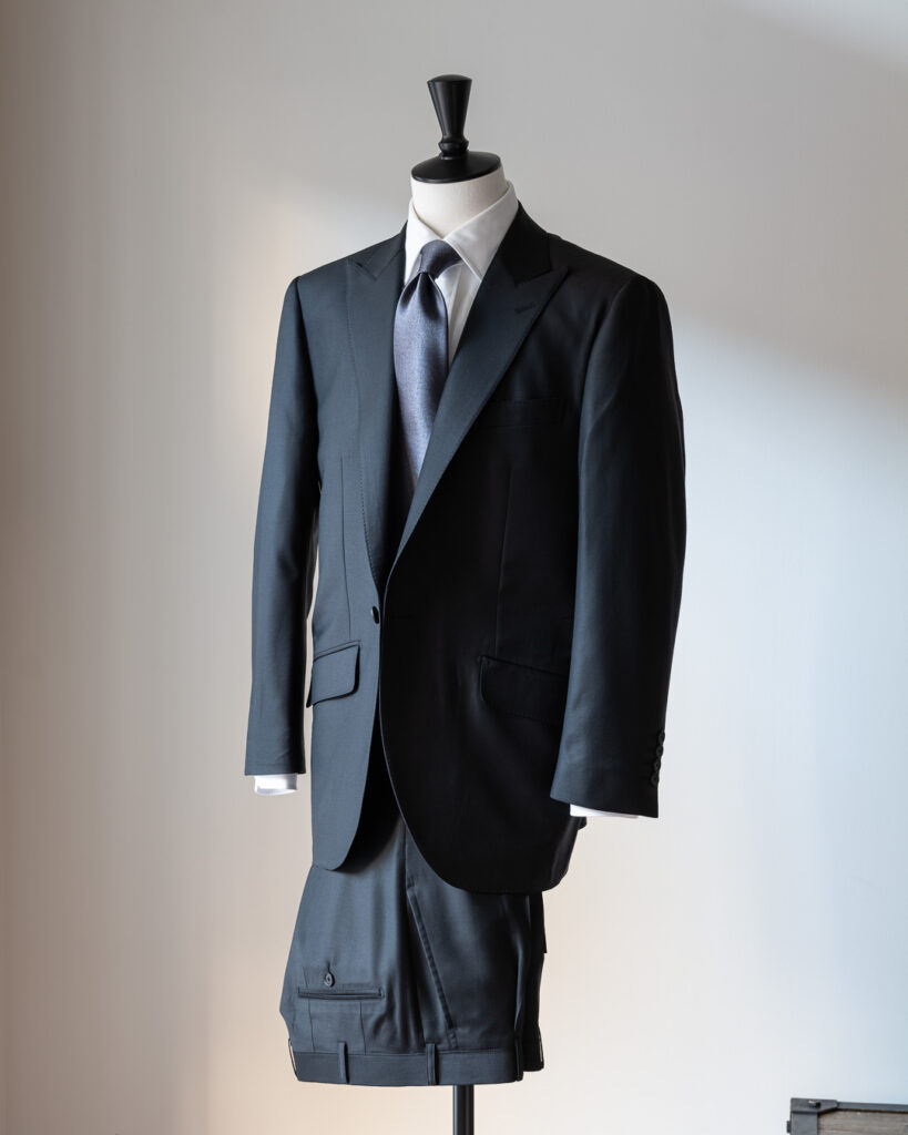 ゼニアの黒は地味じゃない｜TROFEOで仕立てる衣装スーツ【千葉オーダー】