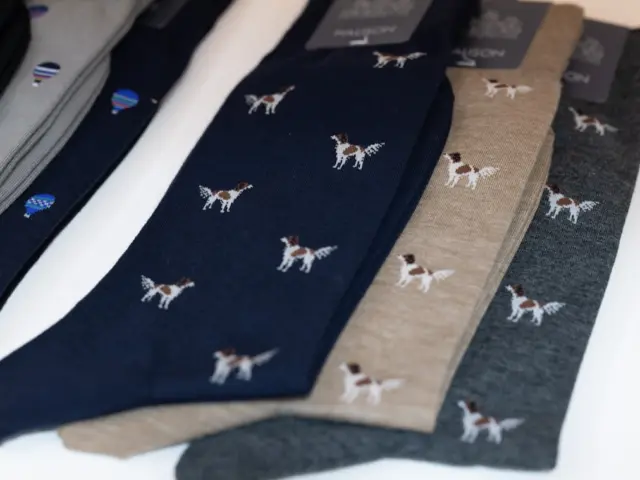 ハリソンの遊び心あふれる新作ソックスが入荷しました！
犬や車、気球など、つい誰かに見せたくなるような楽しいデザインばかり。
足元から気分を上げてくれる1足を、ぜひ店頭でご覧ください。
ギフトにもぴったりです◎

ハリソンソックス 価格：¥1,300＋税（税込¥1,430）〜

#ハリソン靴下 
#HALISON
 #犬柄
#気球柄
#車柄
#遊び心のある靴下 
#靴下コーデ 
#日本製ソックス 
#メンズソックス 
#レディースソックス 
#靴下好き 
#ギフトにおすすめ 
#足元からおしゃれを 
#ソックスコーデ 
#靴下のある暮らし